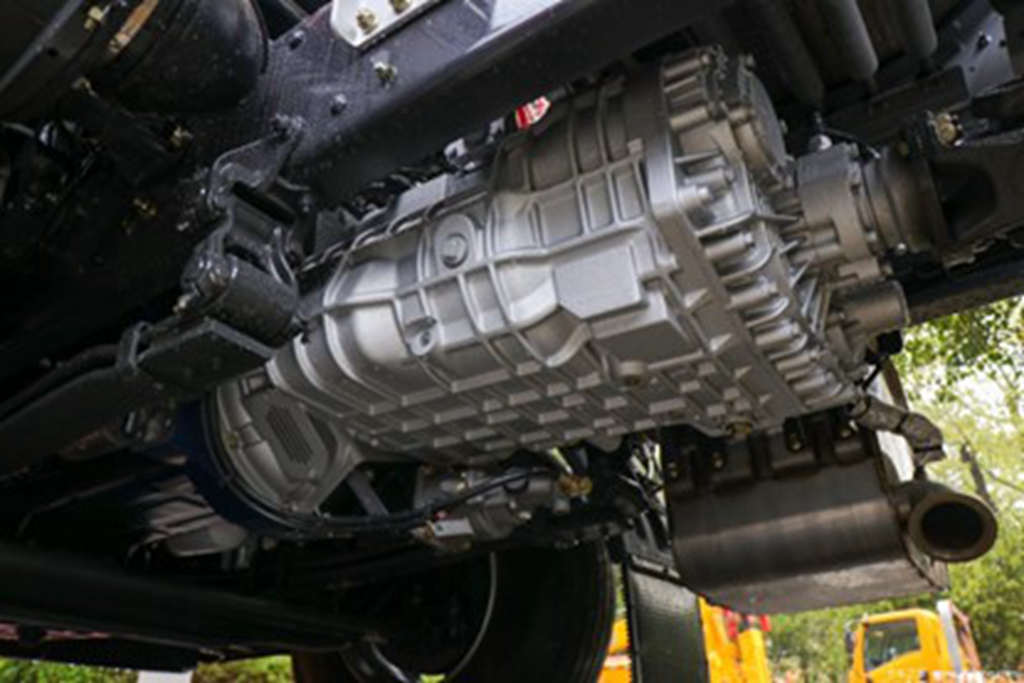 Chenglong H5 LNG sub-truck becomes a new tool for resource transportation