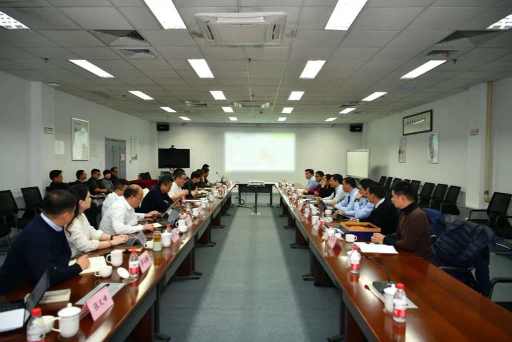 Strategic Cooperation Symposium between Dongfeng Commercial Vehicle and Zoomlion Heavy Industry