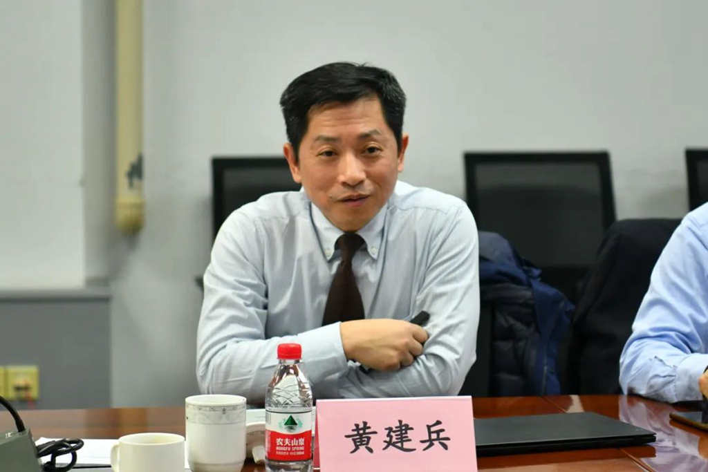 Strategic Cooperation Symposium between Dongfeng Commercial Vehicle and Zoomlion Heavy Industry