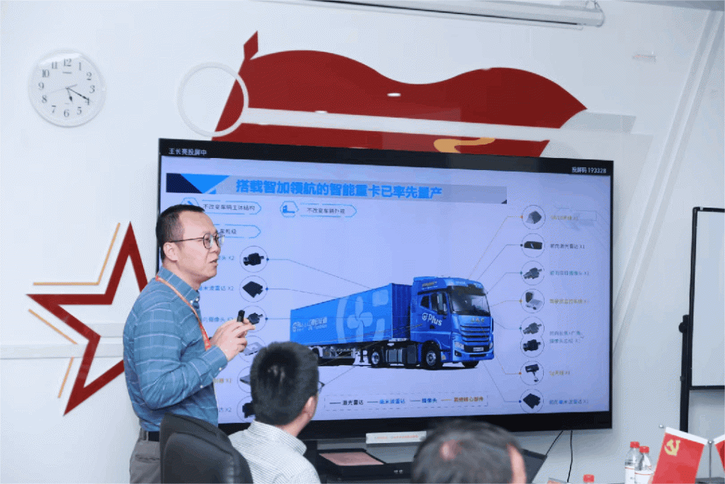 Successful Signing of Strategic Cooperation Between Shaanxi Heavy Duty Automobile and Manbang Group