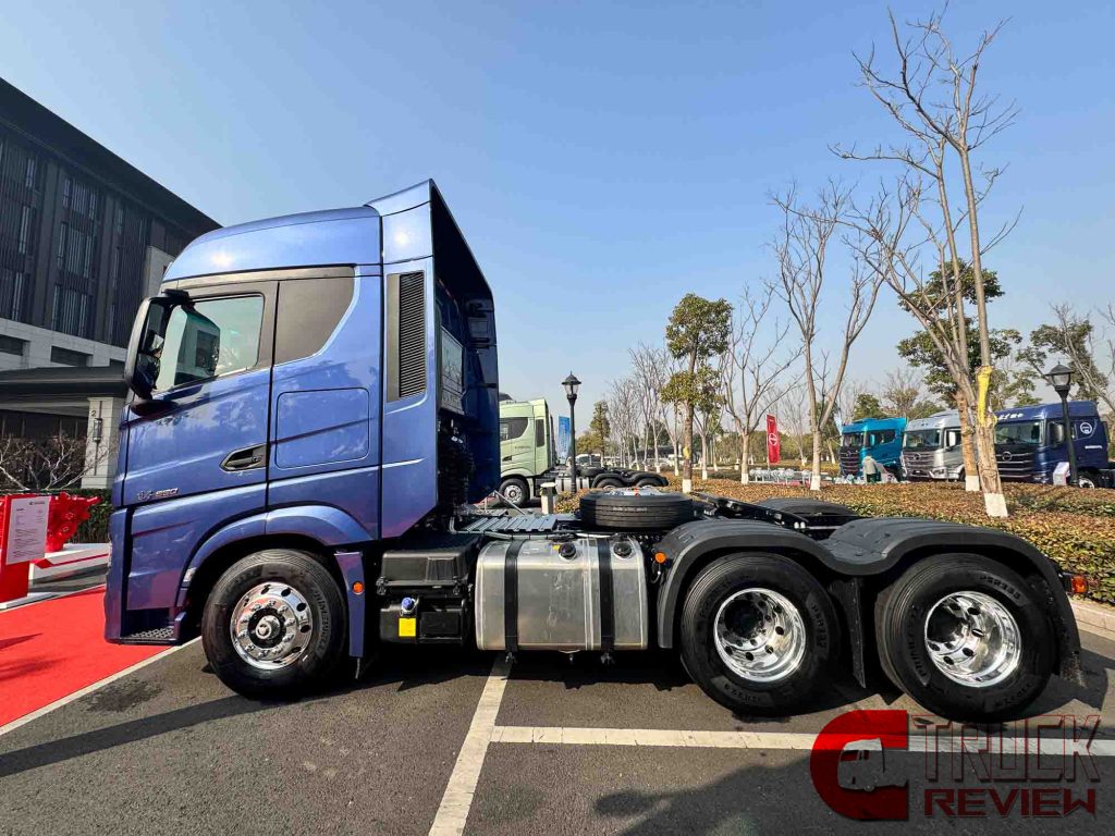 680 Horsepower! Beijing ZhuiMeng High-End 6x4 Tractor Review