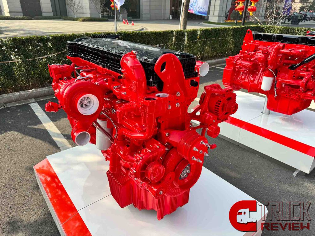 680 Horsepower! Beijing ZhuiMeng High-End 6x4 Tractor Review