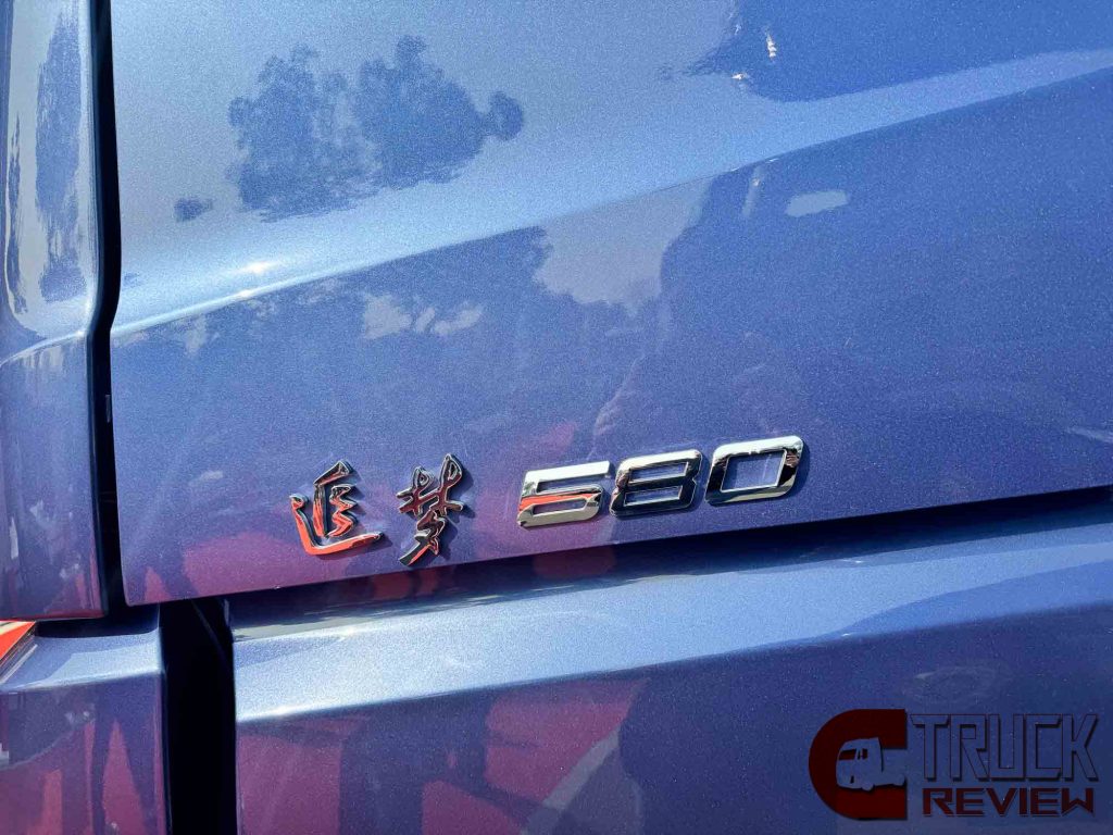 680 Horsepower! Beijing ZhuiMeng High-End 6x4 Tractor Review