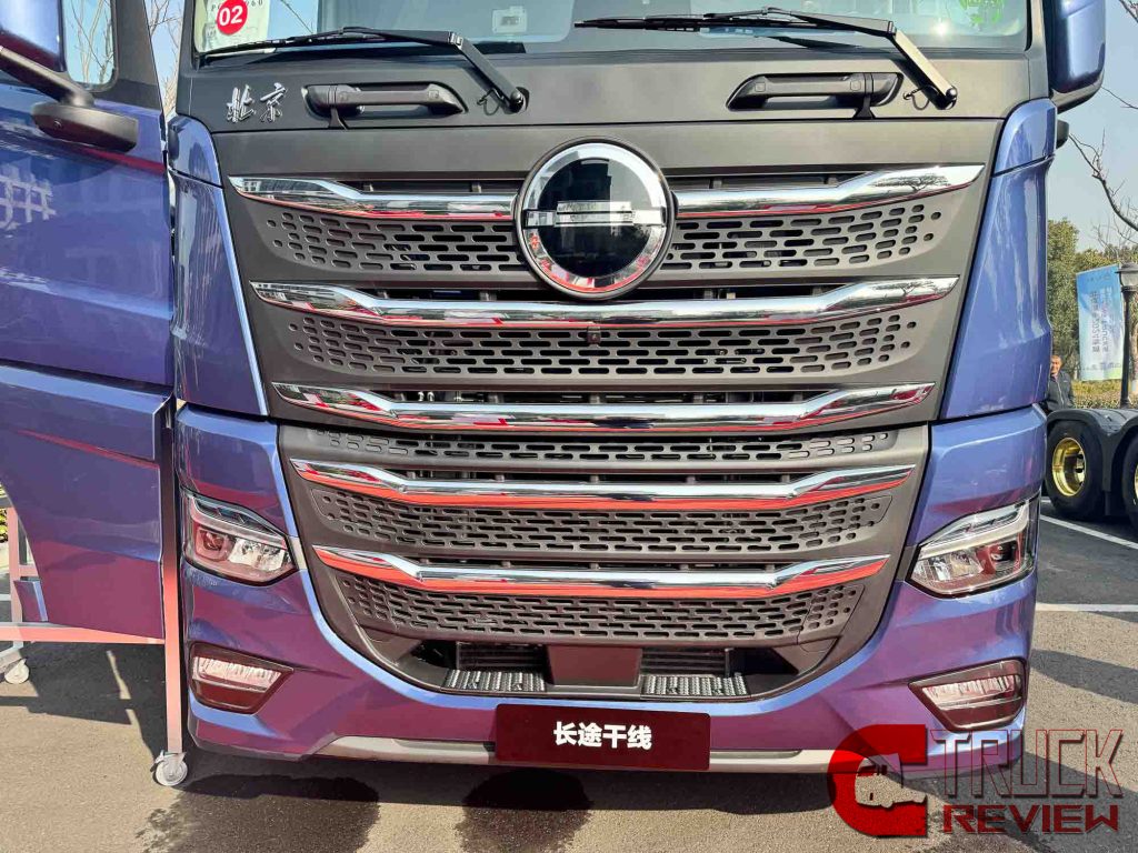 680 Horsepower! Beijing ZhuiMeng High-End 6x4 Tractor Review