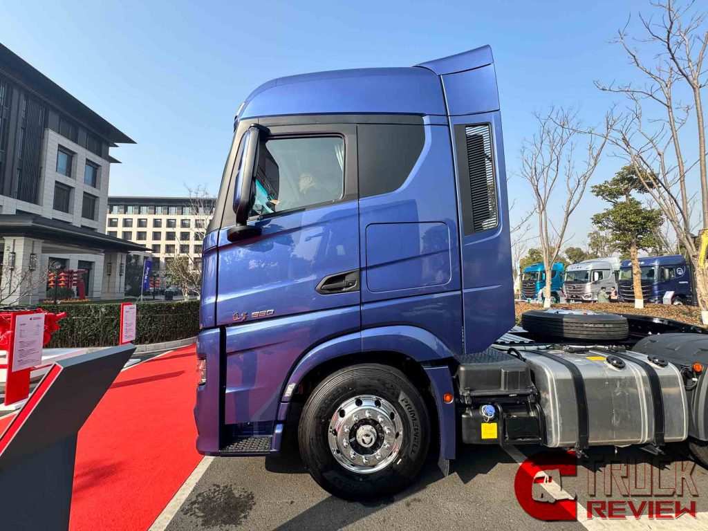 680 Horsepower! Beijing ZhuiMeng High-End 6x4 Tractor Review