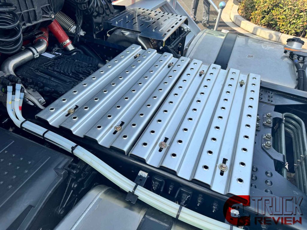 680 Horsepower! Beijing ZhuiMeng High-End 6x4 Tractor Review