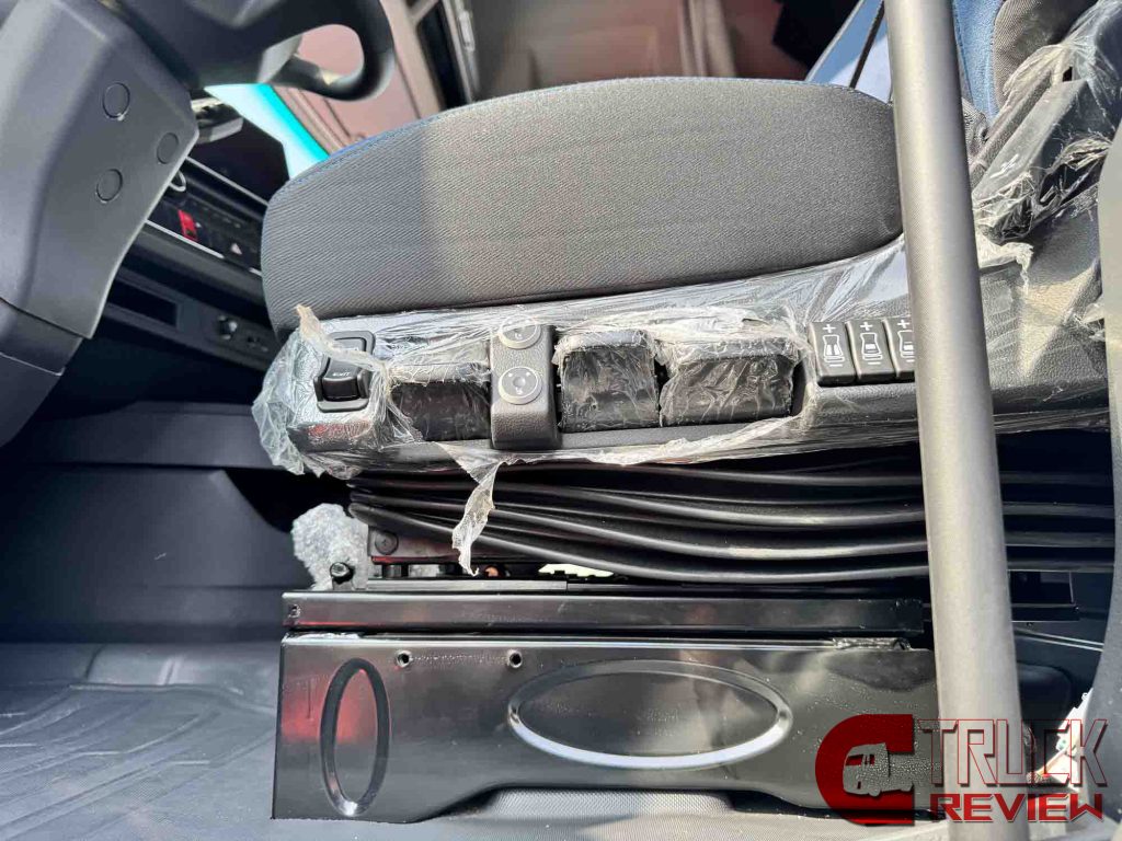 680 Horsepower! Beijing ZhuiMeng High-End 6x4 Tractor Review