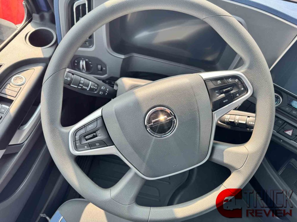 680 Horsepower! Beijing ZhuiMeng High-End 6x4 Tractor Review