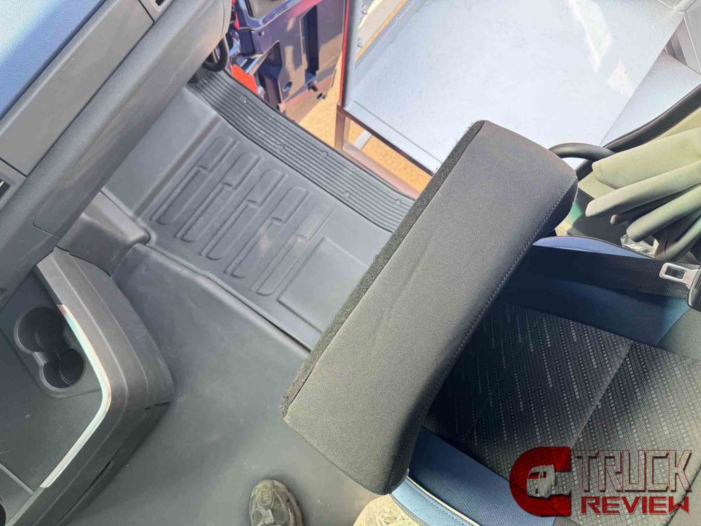 680 Horsepower! Beijing ZhuiMeng High-End 6x4 Tractor Review