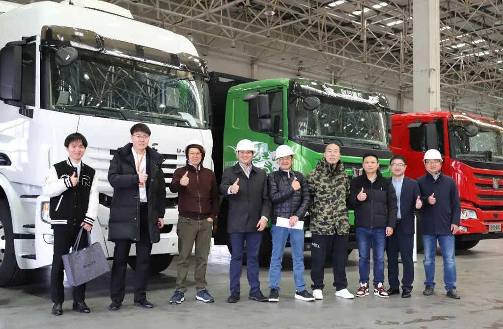 The South American and Saudi delegations visited C&C Truck, engaging in in-depth discussions on business collaboration.