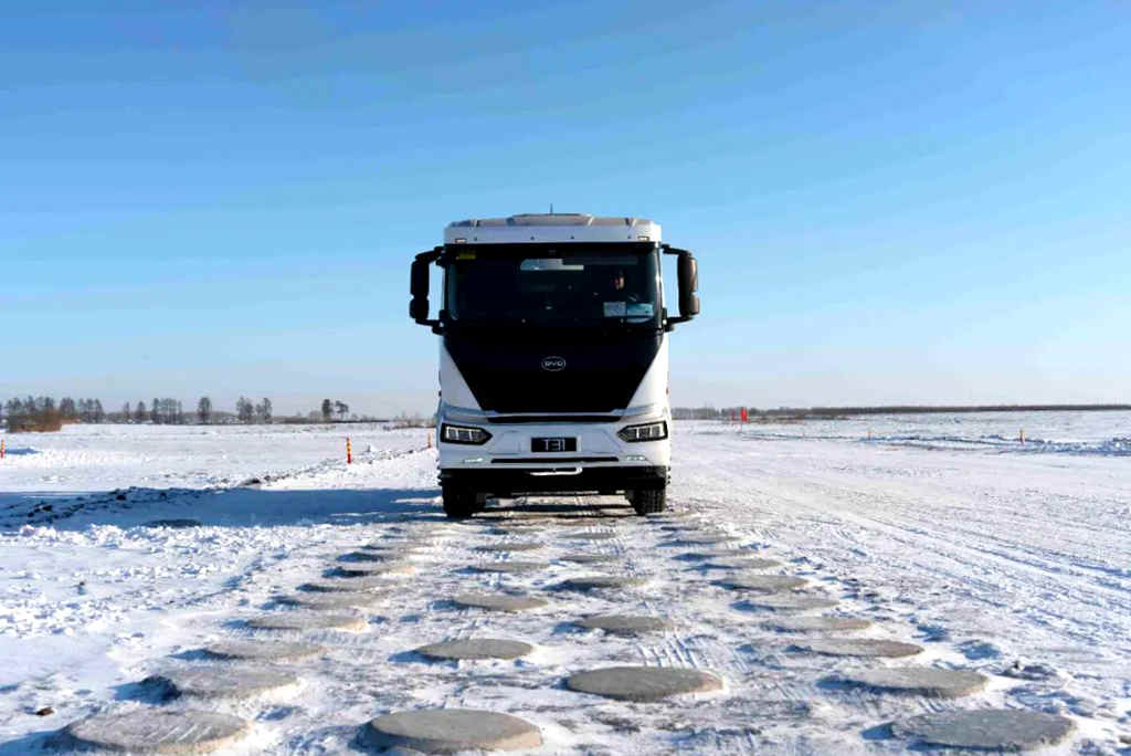 -40°C! BYD Commercial Vehicles Successfully Conquer the Black River in Extreme Cold Challenge