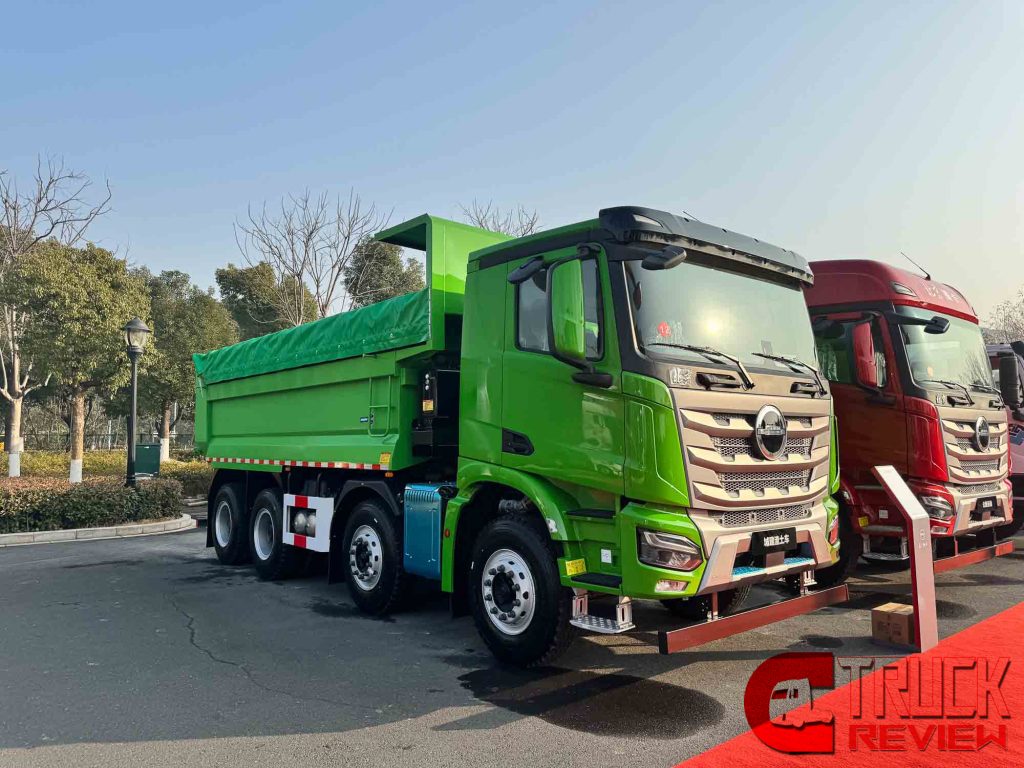 Review | High Driving Comfort & Loading Capacity : Beijing ZhuiMeng 8x4 Tipper for City Construction