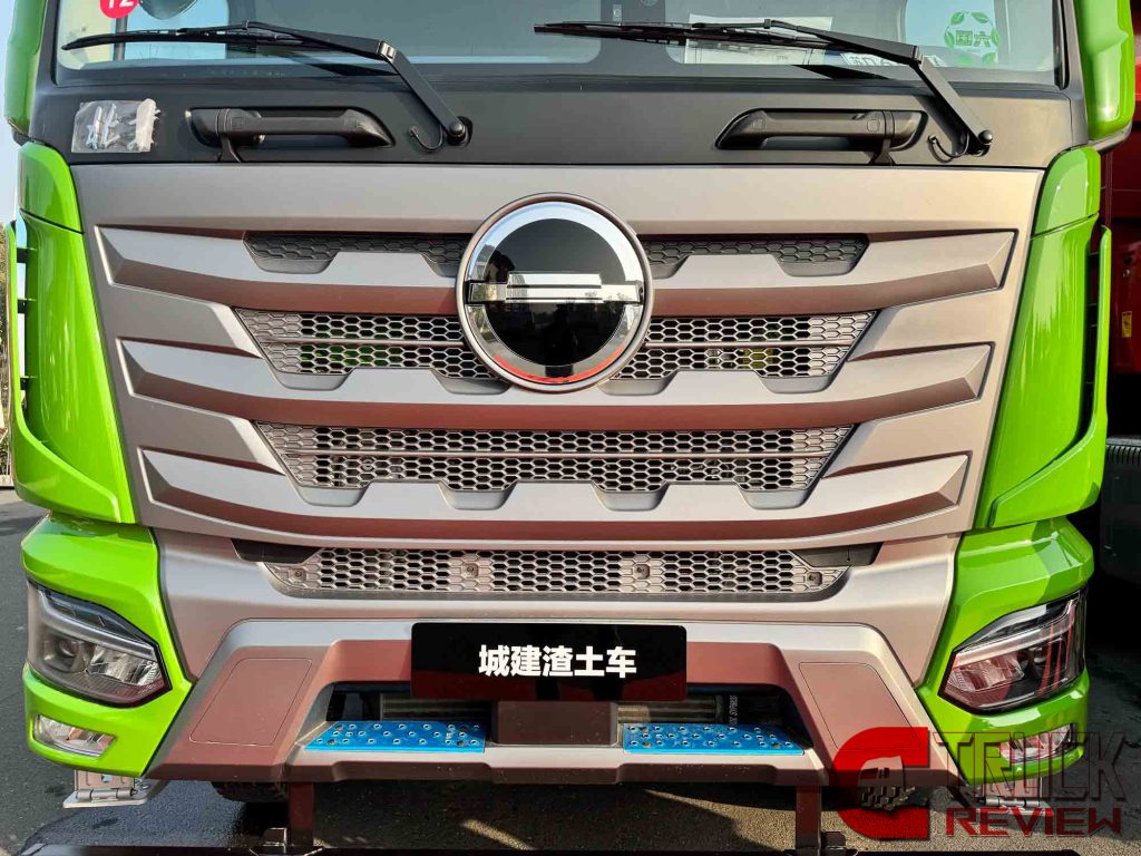 Review | High Driving Comfort & Loading Capacity : Beijing ZhuiMeng 8x4 Tipper for City Construction