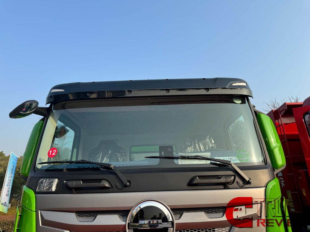 Review | High Driving Comfort & Loading Capacity : Beijing ZhuiMeng 8x4 Tipper for City Construction