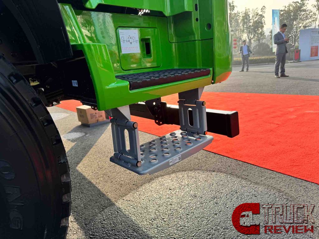 Review | High Driving Comfort & Loading Capacity : Beijing ZhuiMeng 8x4 Tipper for City Construction