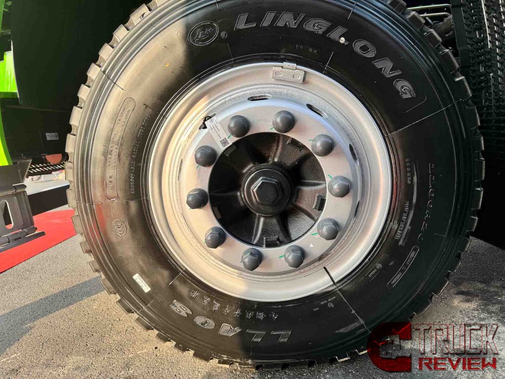 Review | High Driving Comfort & Loading Capacity : Beijing ZhuiMeng 8x4 Tipper for City Construction