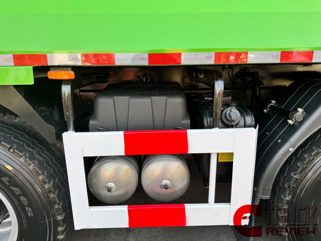 Review | High Driving Comfort & Loading Capacity : Beijing ZhuiMeng 8x4 Tipper for City Construction