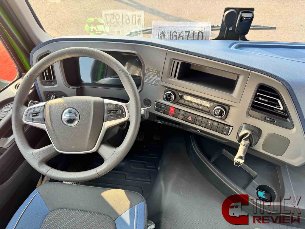 Review | High Driving Comfort & Loading Capacity : Beijing ZhuiMeng 8x4 Tipper for City Construction