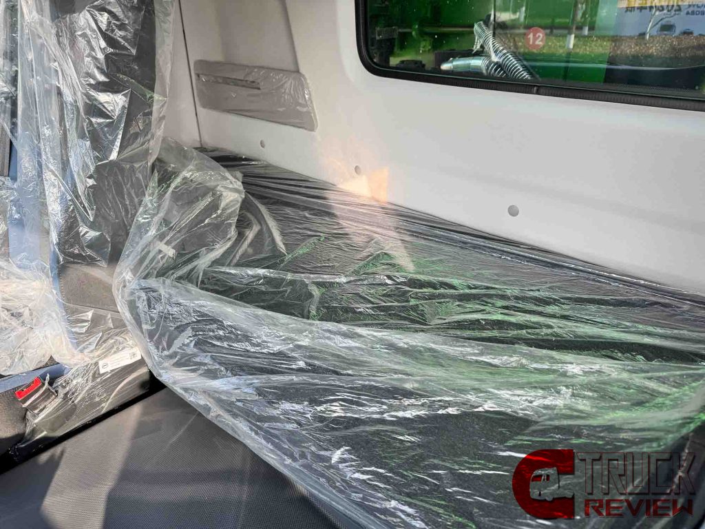 Review | High Driving Comfort & Loading Capacity : Beijing ZhuiMeng 8x4 Tipper for City Construction