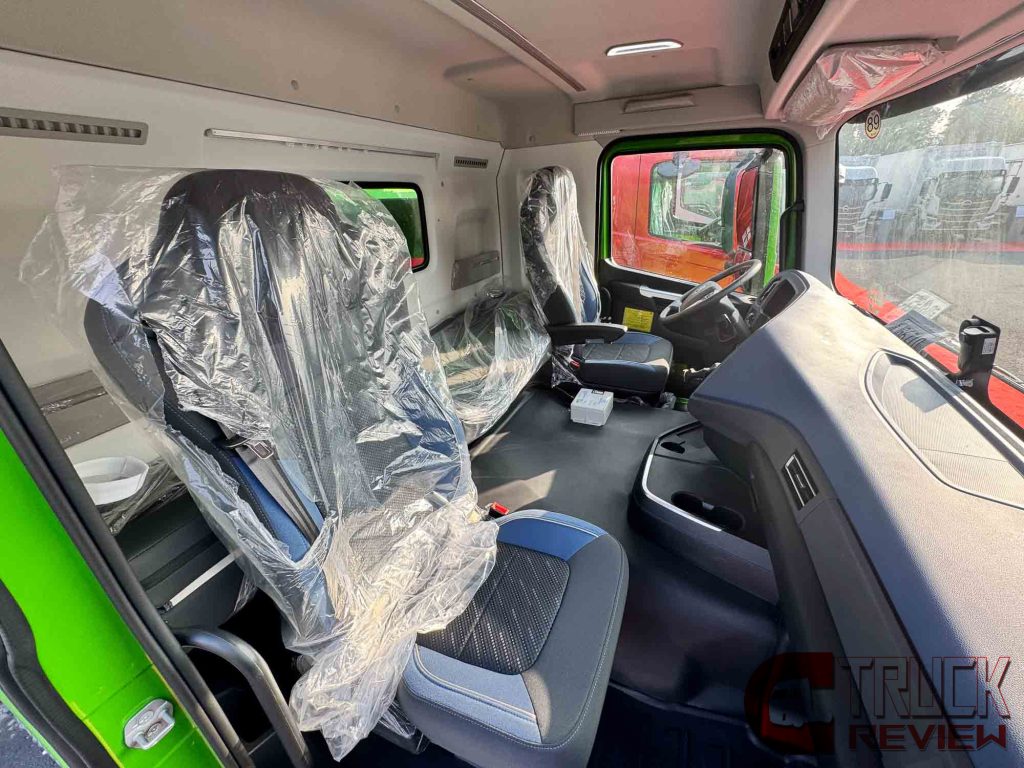 Review | High Driving Comfort & Loading Capacity : Beijing ZhuiMeng 8x4 Tipper for City Construction