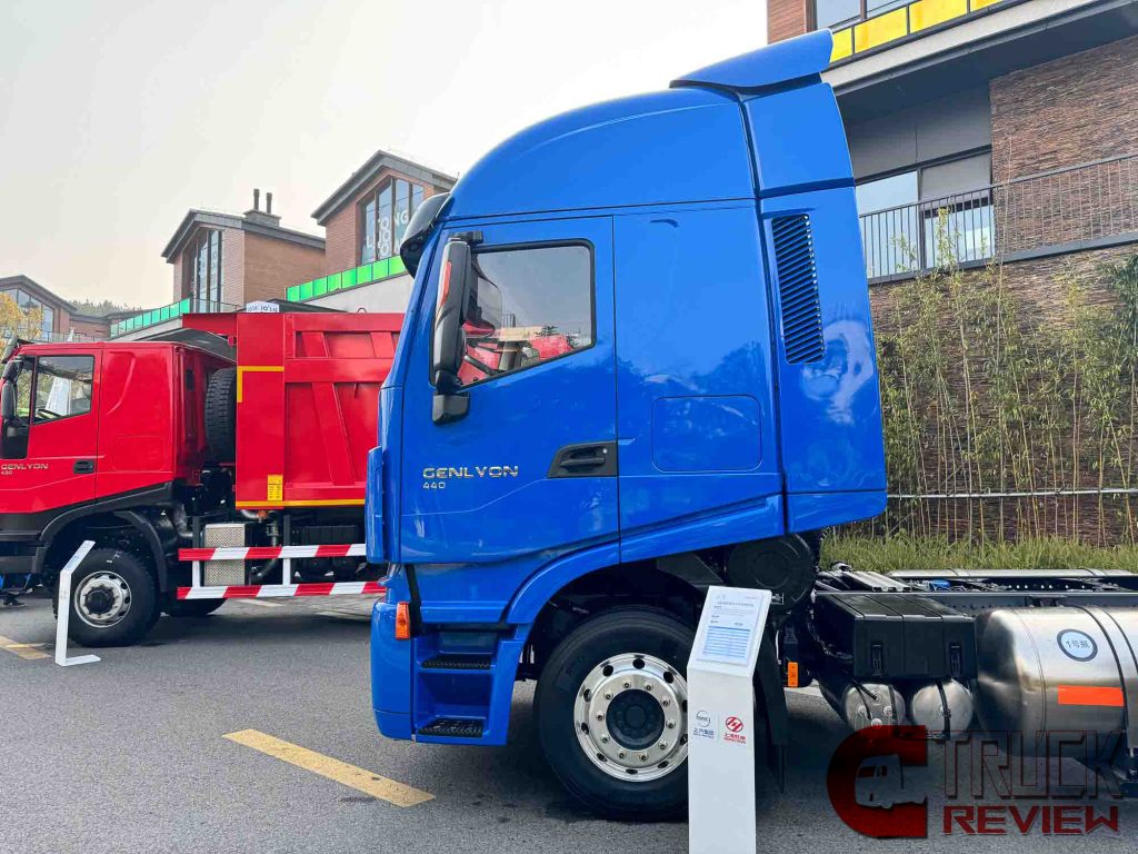 Review : LNG-Powered | Low Cost & High Performance | SAIC Hongyan GENLYON C6P LNG Tractor