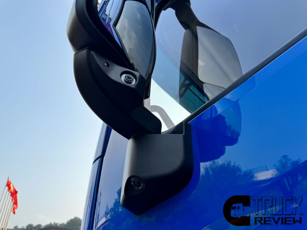 Review : LNG-Powered | Low Cost & High Performance | SAIC Hongyan GENLYON C6P LNG Tractor