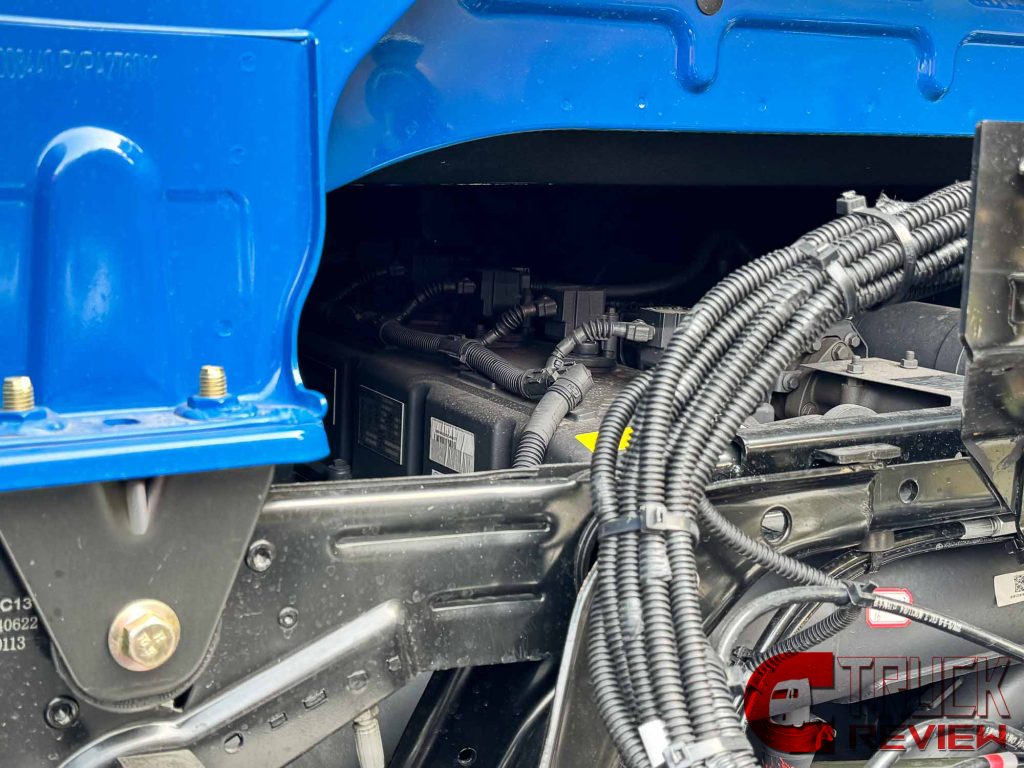 Review : LNG-Powered | Low Cost & High Performance | SAIC Hongyan GENLYON C6P LNG Tractor