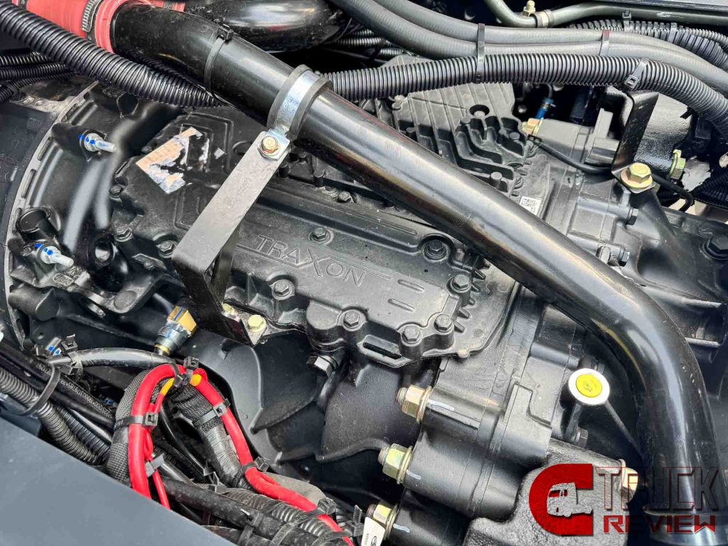 Review : LNG-Powered | Low Cost & High Performance | SAIC Hongyan GENLYON C6P LNG Tractor