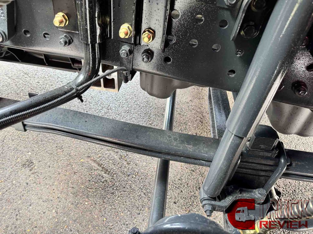 Review : LNG-Powered | Low Cost & High Performance | SAIC Hongyan GENLYON C6P LNG Tractor