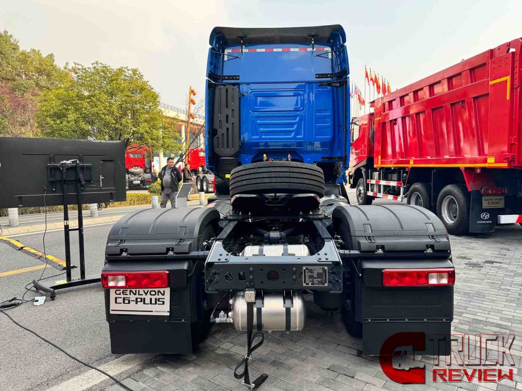 Review : LNG-Powered | Low Cost & High Performance | SAIC Hongyan GENLYON C6P LNG Tractor