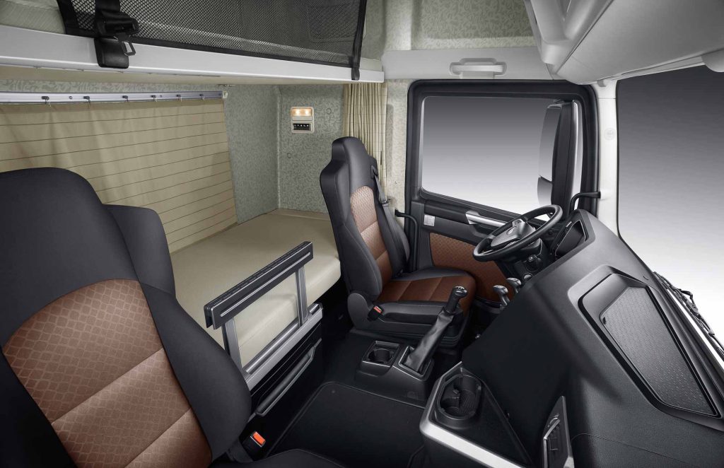 FAW J7 High-End Tractor Truck