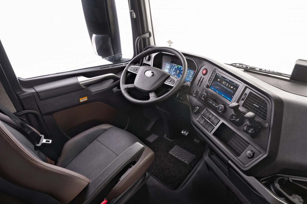 FAW J7 High-End Tractor Truck