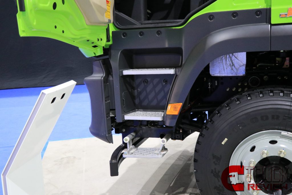 Review : 620 HorsePower！This SHACMAN X5000 dump truck is truly high-end !