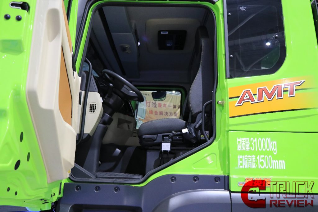 Review : 620 HorsePower！This SHACMAN X5000 dump truck is truly high-end !