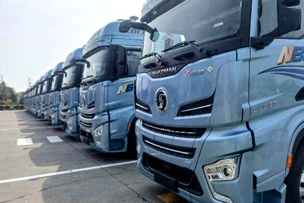 Delivery of the World's Most Powerful Gas-Powered Truck: SHACMAN X6000 700 Horsepower Leading the Way