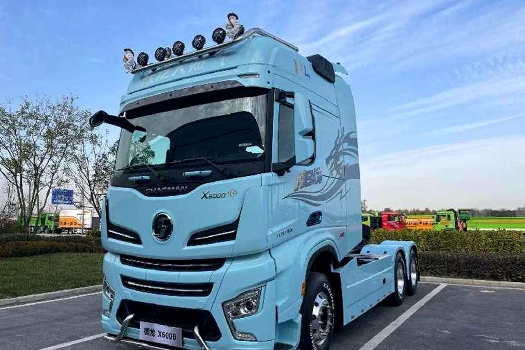 Delivery of the World's Most Powerful Gas-Powered Truck: SHACMAN X6000 700 Horsepower Leading the Way
