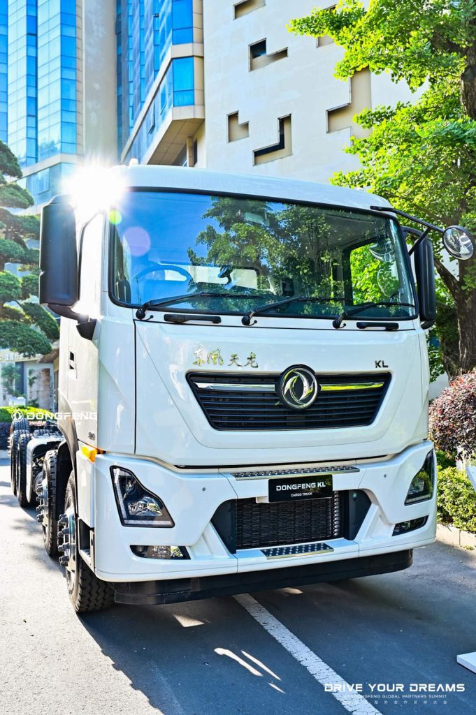 The Dongfeng Commercial Vehicle Overseas Partners Conference was held, showcasing four new energy vehicle models and highlighting a new era of green intelligent transportation