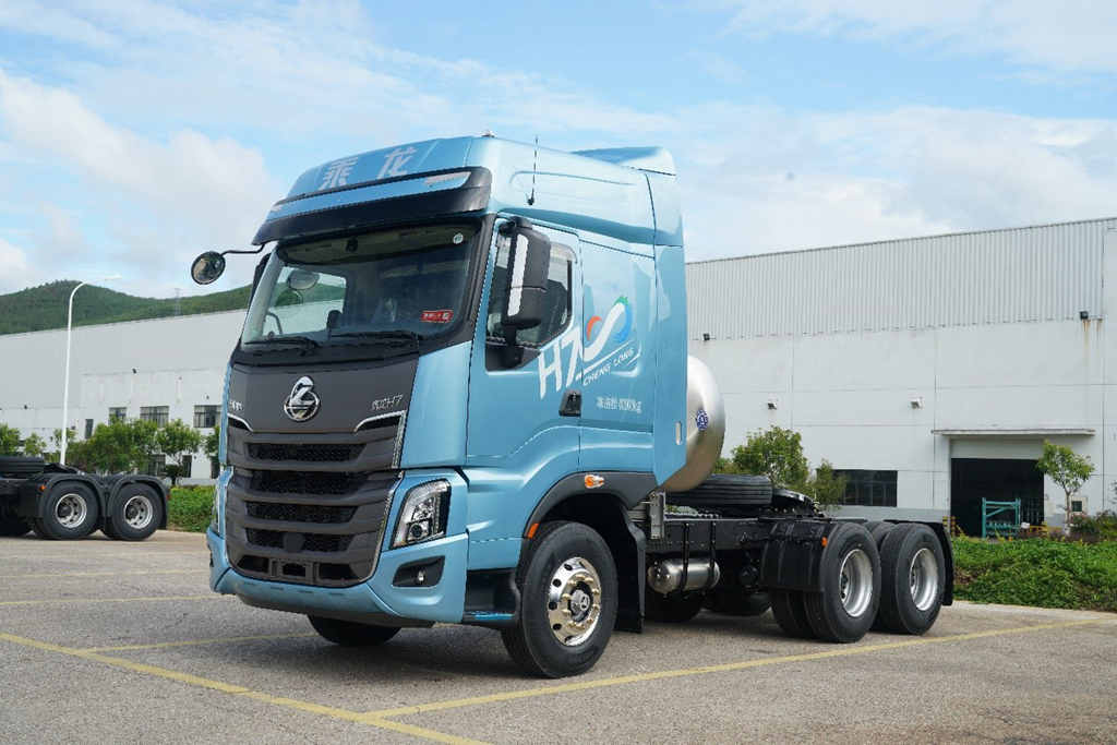 High horsepower and fuel efficiency perfectly blended, making the ChengLong H7 580LNG the preferred choice for long-distance transportation