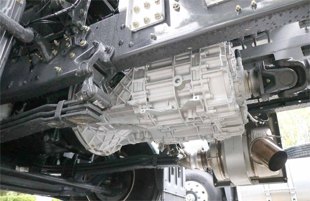 High horsepower and fuel efficiency perfectly blended, making the ChengLong H7 580LNG the preferred choice for long-distance transportation