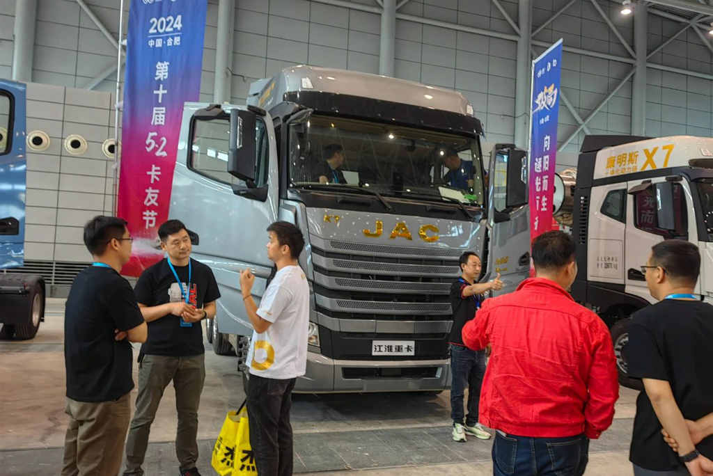 The medium and heavy-duty truck lineup took the stage, and JAC Heavy-Duty Trucks shone at the 5.2 Truckers' Festival