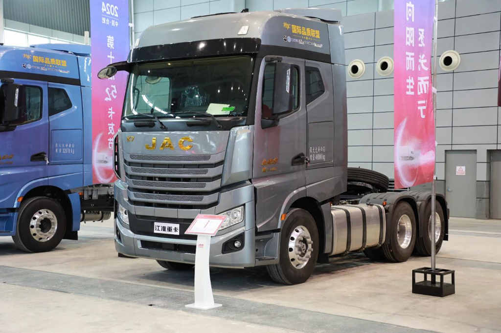 The medium and heavy-duty truck lineup took the stage, and JAC Heavy-Duty Trucks shone at the 5.2 Truckers' Festival