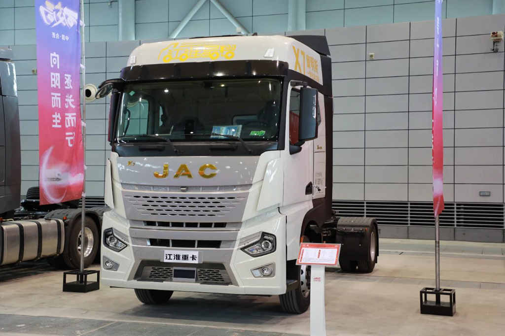 The medium and heavy-duty truck lineup took the stage, and JAC Heavy-Duty Trucks shone at the 5.2 Truckers' Festival