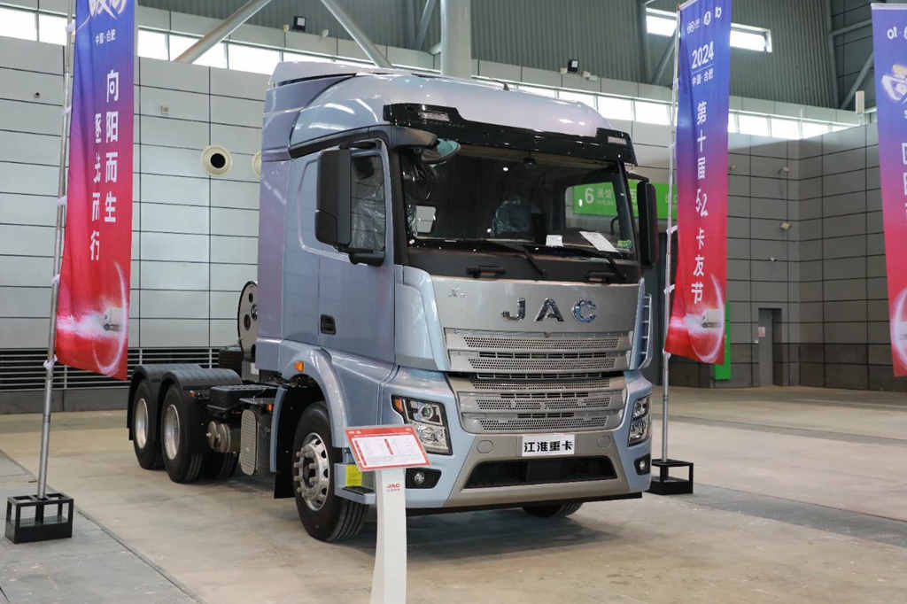 The medium and heavy-duty truck lineup took the stage, and JAC Heavy-Duty Trucks shone at the 5.2 Truckers' Festival