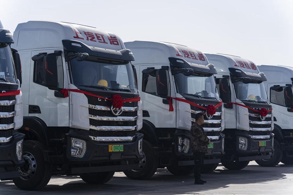 SAIC Hongyan's Intelligent Electric Edition new energy heavy-duty trucks have been delivered to users in Jiangsu province