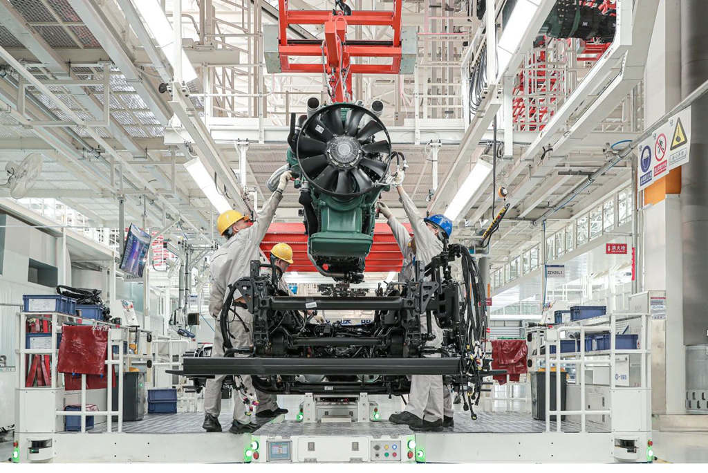 The 10,000th vehicle of 2024 rolls off the production line at the J7 Intelligent Factory