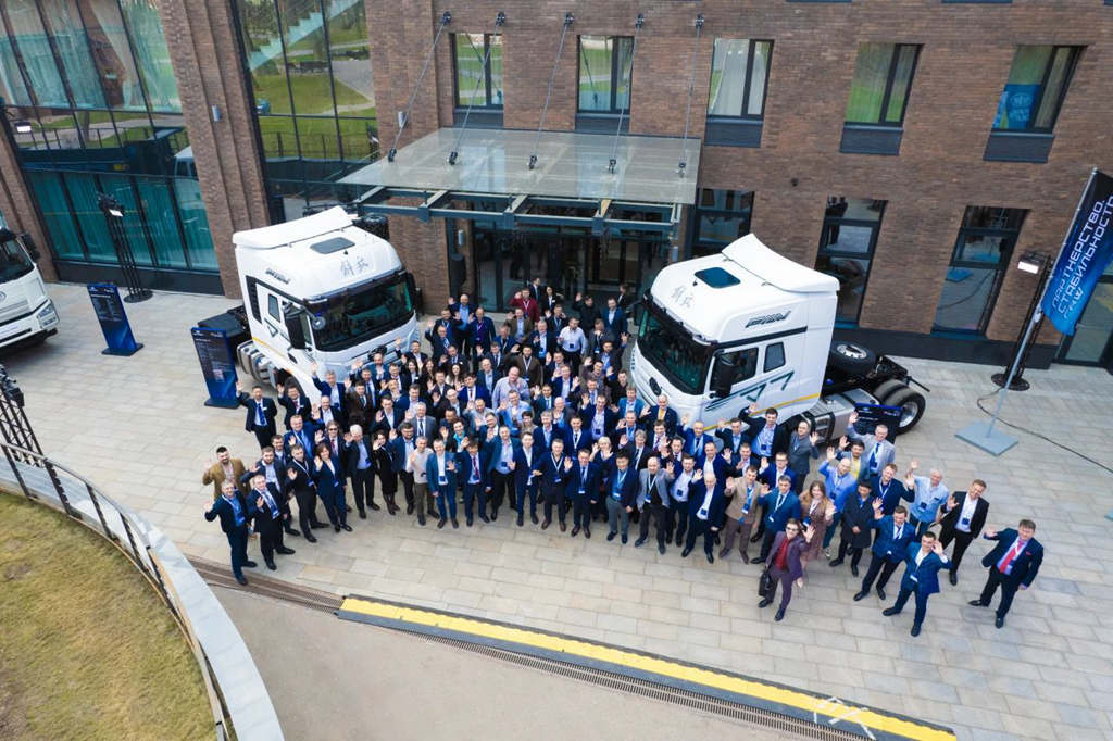 The 10,000th vehicle of 2024 rolls off the production line at the J7 Intelligent Factory