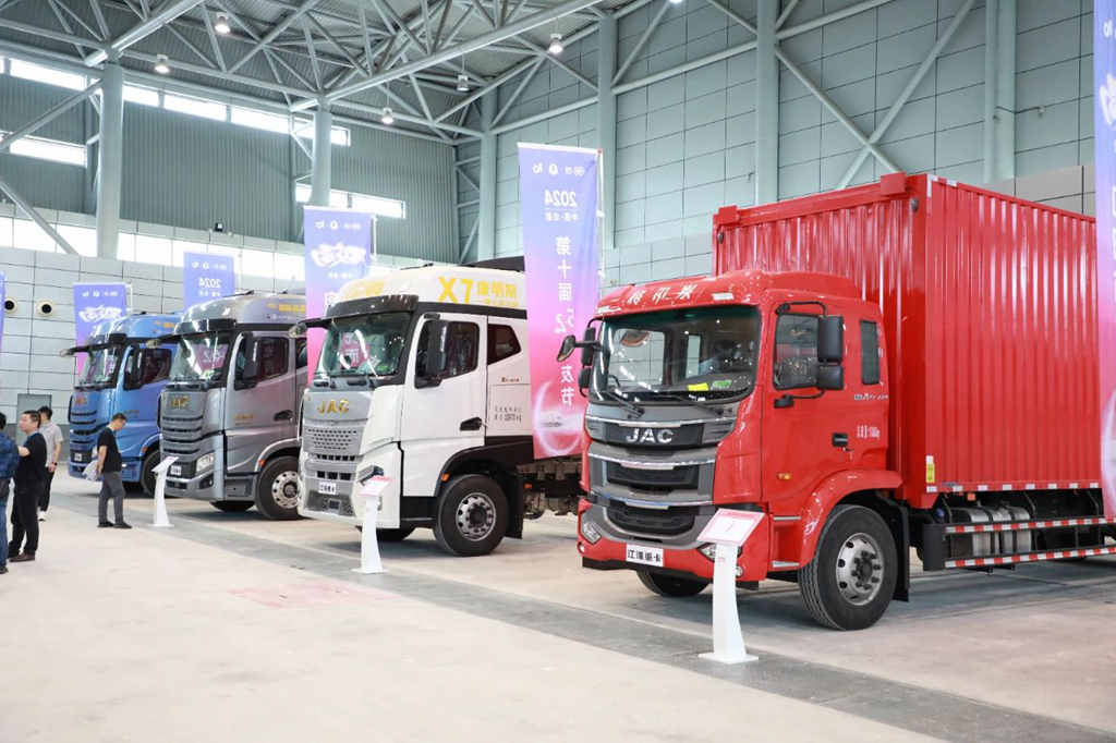 The medium and heavy-duty truck lineup took the stage, and JAC Heavy-Duty Trucks shone at the 5.2 Truckers' Festival