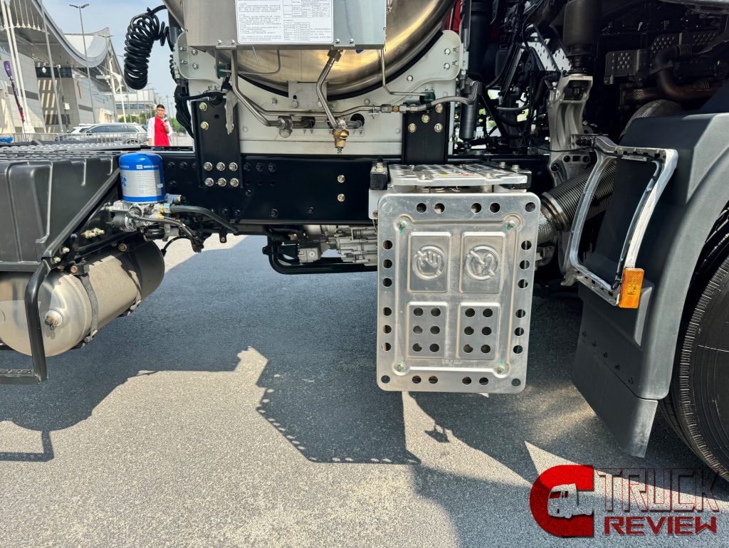 Ultra Low Gas Cost & PowerTrain Upgraded | DFCV TianLong KL DragonEngine 3.0 NG tractor truck