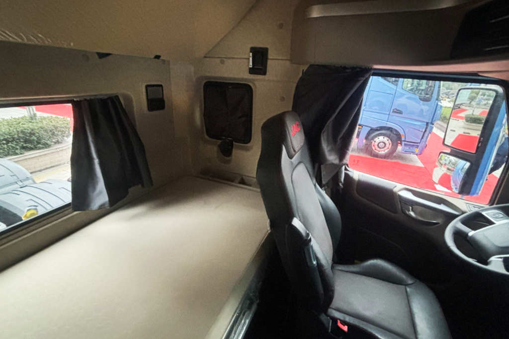 JAC KuaYue V5: The Professional Choice for Hazardous Materials Transportation