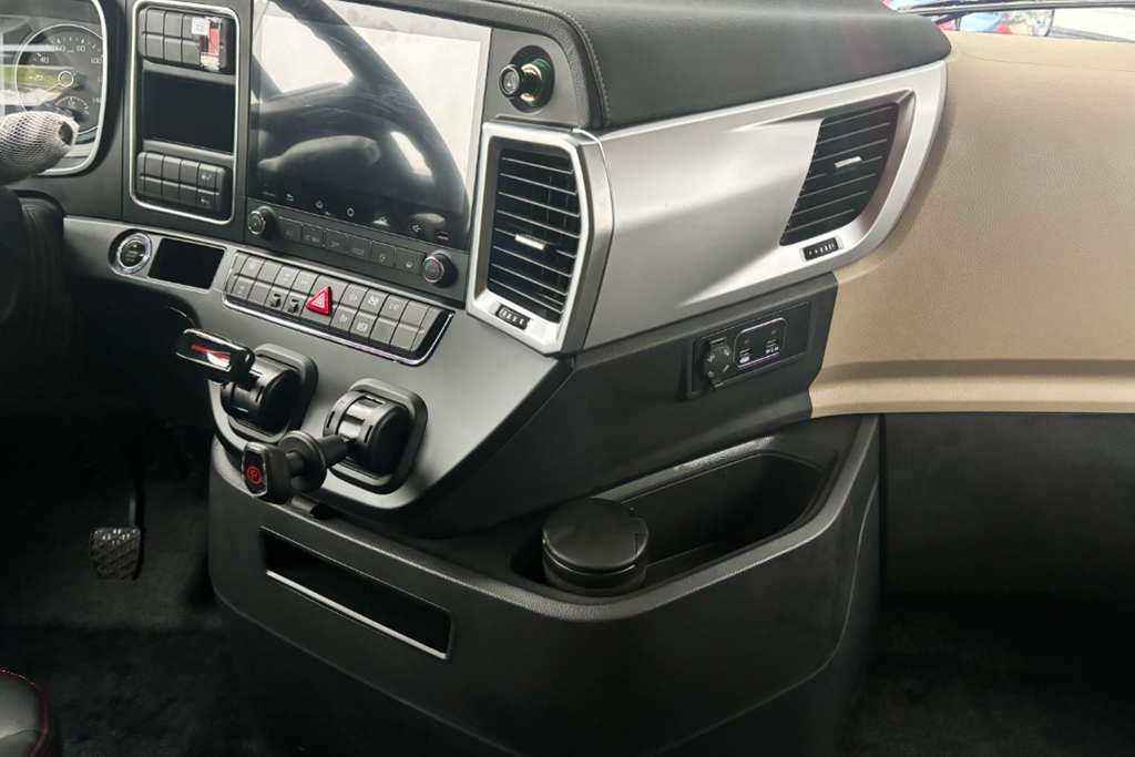 JAC KuaYue V5: The Professional Choice for Hazardous Materials Transportation
